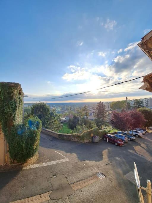 Charmant Duplex A Thiers, Vue Sur La Chaine Des Puys Екстер'єр фото