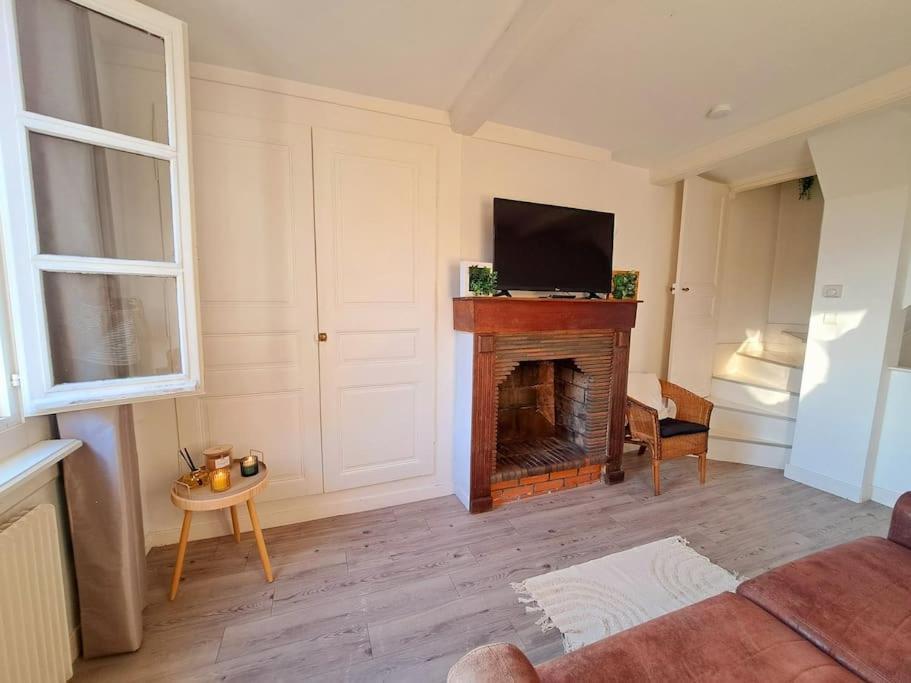 Charmant Duplex A Thiers, Vue Sur La Chaine Des Puys Екстер'єр фото